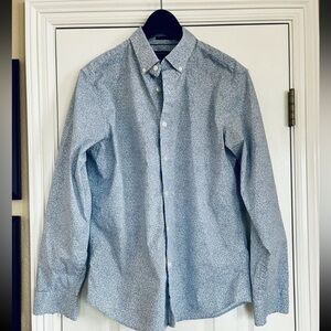 Banana Republic Men's Medium Untucked Fit button-down dress shirt Blue Leaf